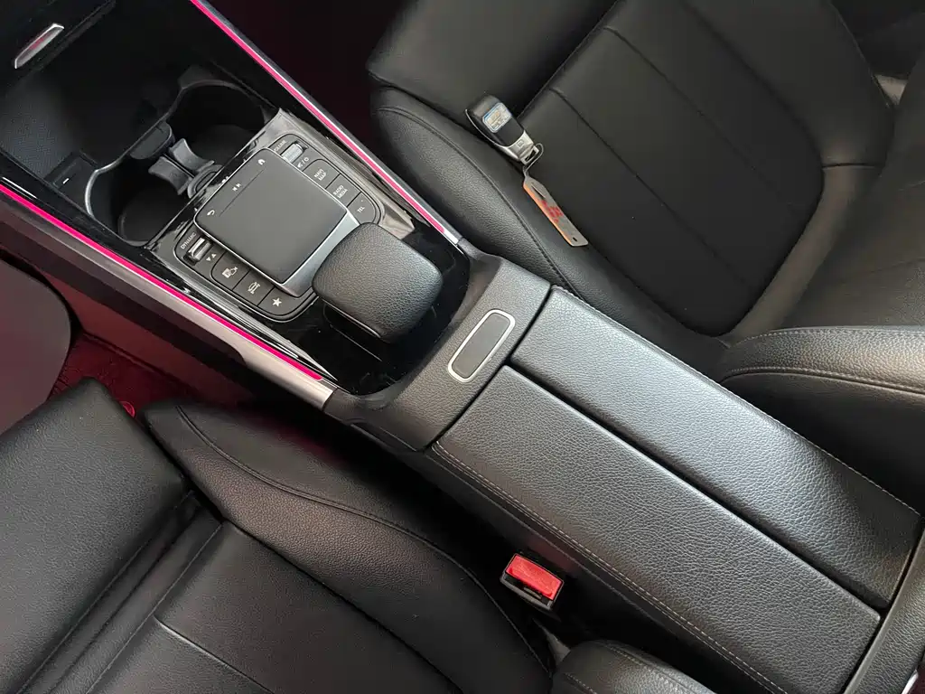 Mercedes-Benz GLB — миниатюра 12