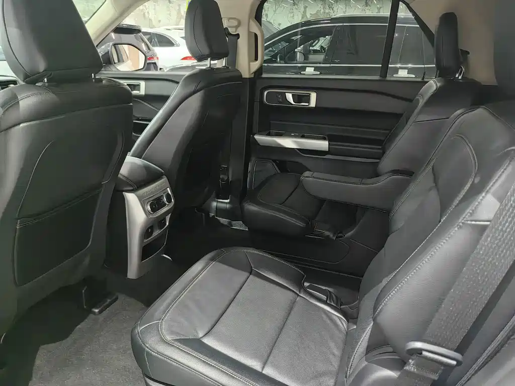 Ford Explorer — миниатюра 6