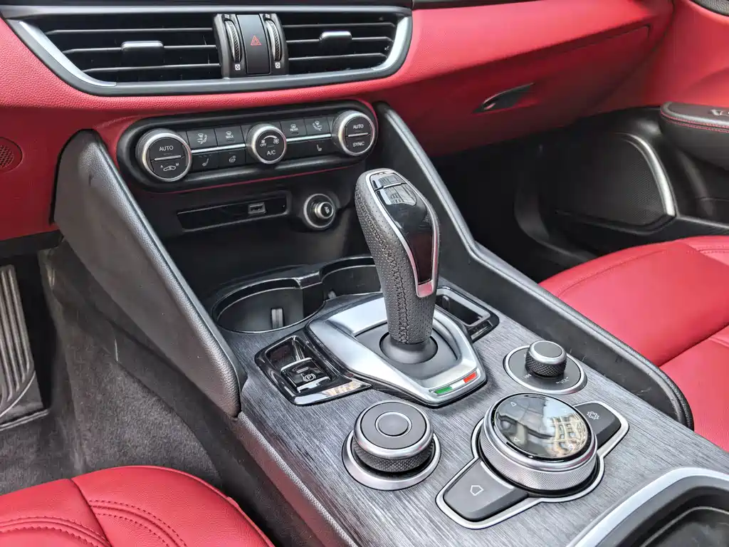 Alfa Romeo Giulia — миниатюра 13