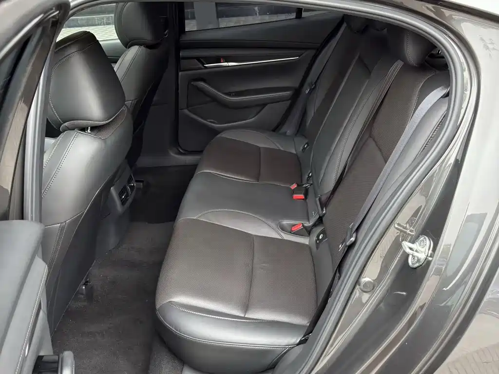 Mazda 3 Axela — миниатюра 10