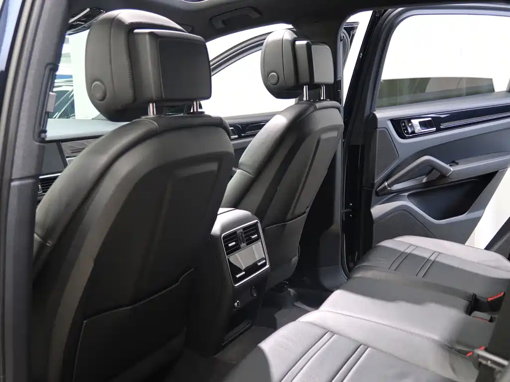Porsche Cayenne — миниатюра 11