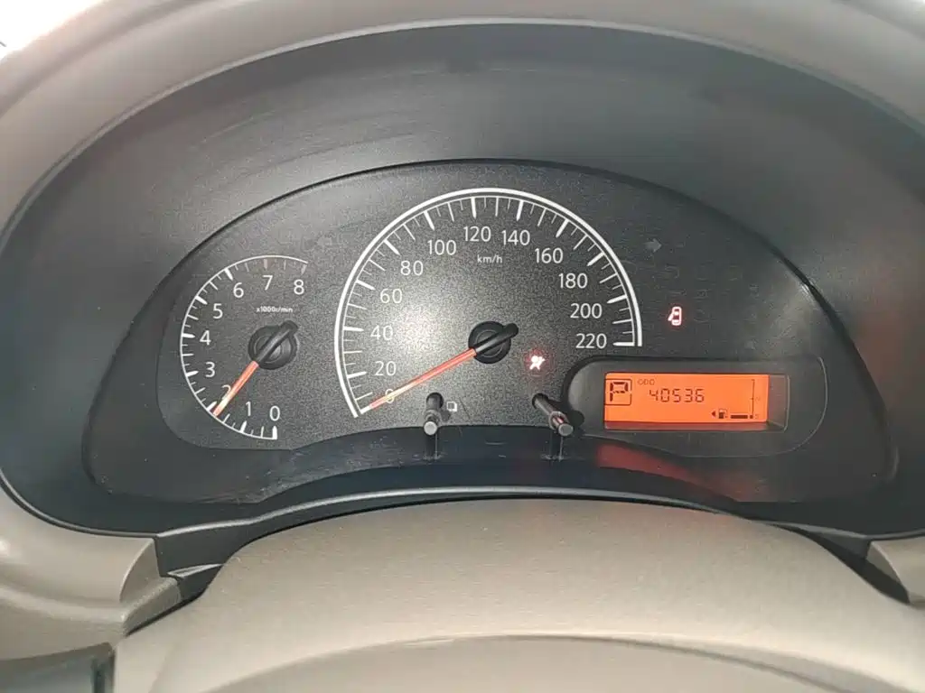 Nissan Sunny — миниатюра 12
