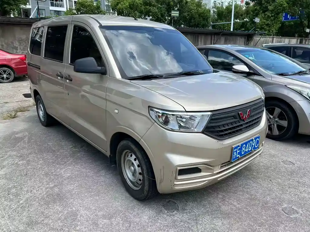 Wuling Hongguang V — миниатюра 2