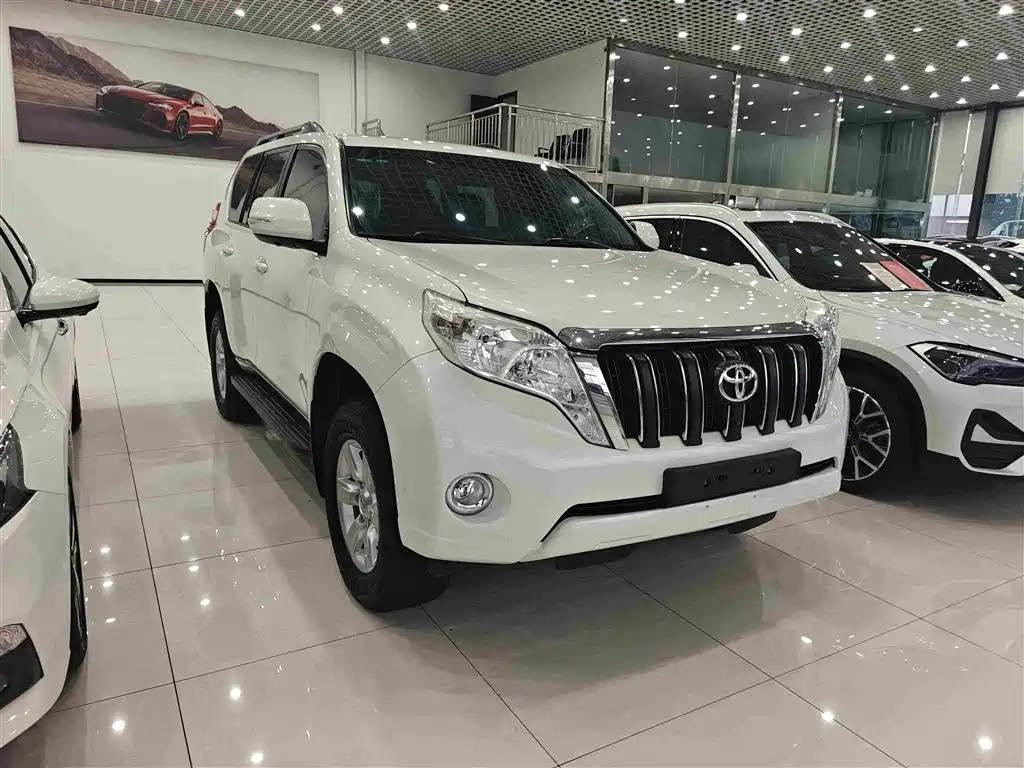 Toyota Land Cruiser Prado 2016 2.7L AT Standard