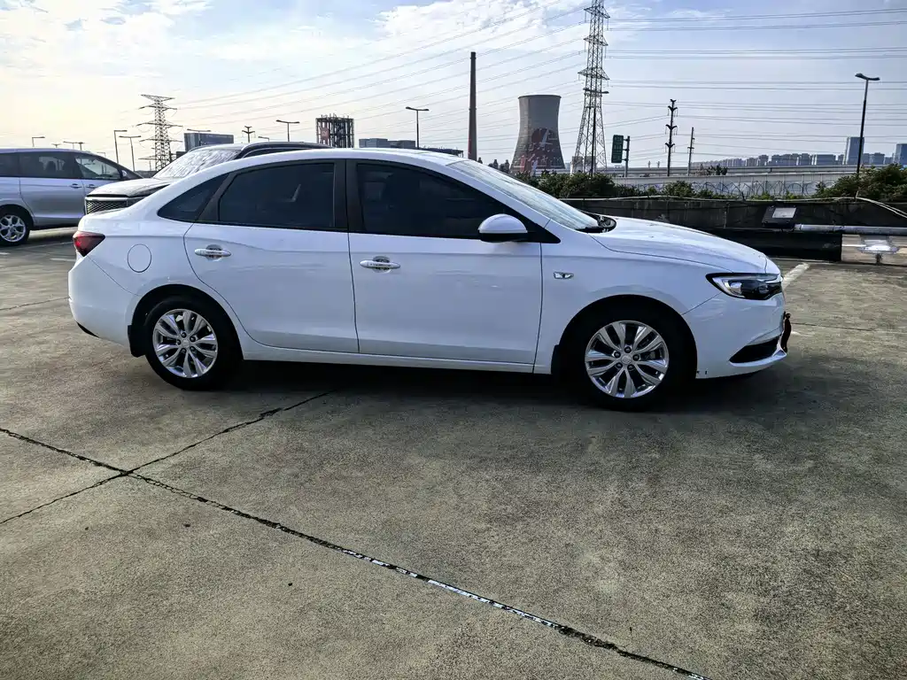Buick Excelle — миниатюра 11