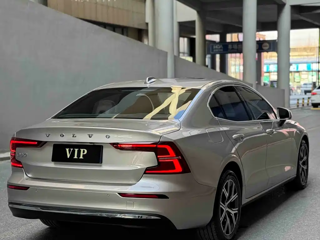 Volvo S60 2023 B4 Luxury
