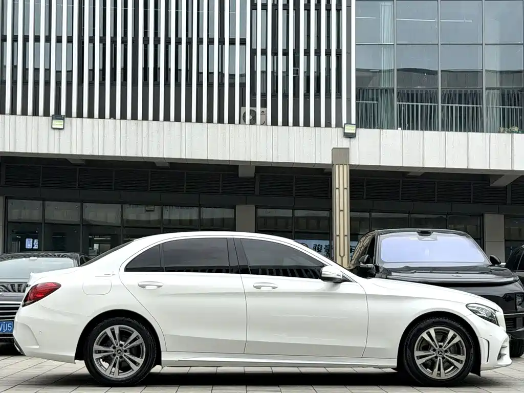 Mercedes-Benz C-Class — миниатюра 8