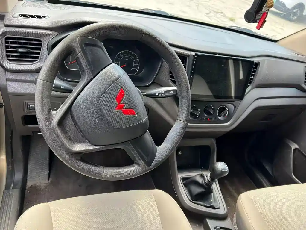 Wuling Hongguang V — миниатюра 4