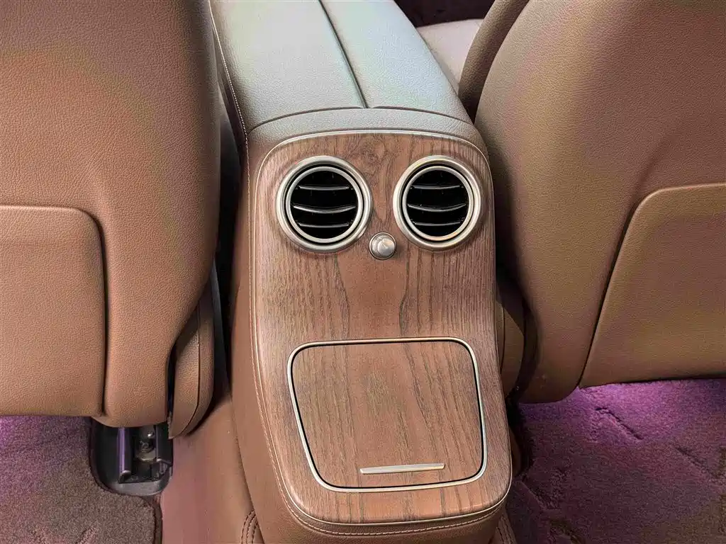 Mercedes-Benz E-Class — миниатюра 10