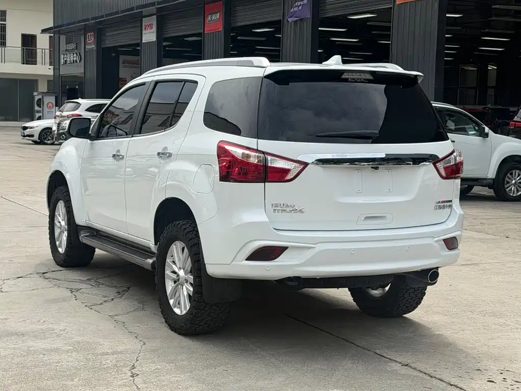 Isuzu MU-X — миниатюра 11