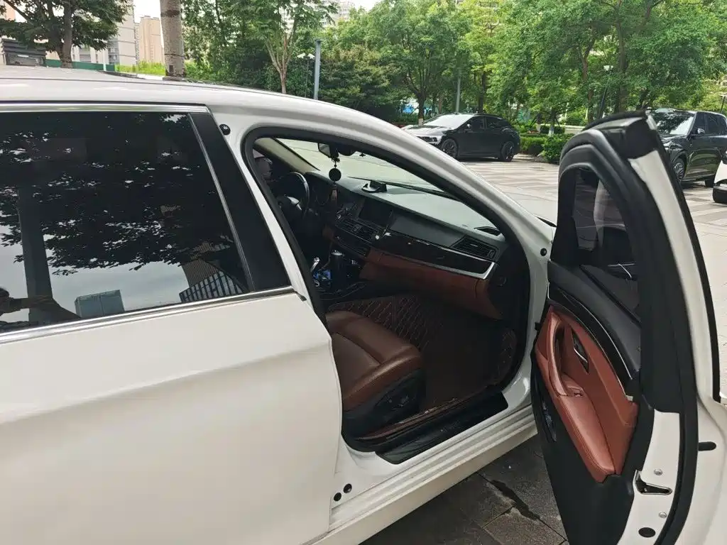 BMW 5 Series — миниатюра 20