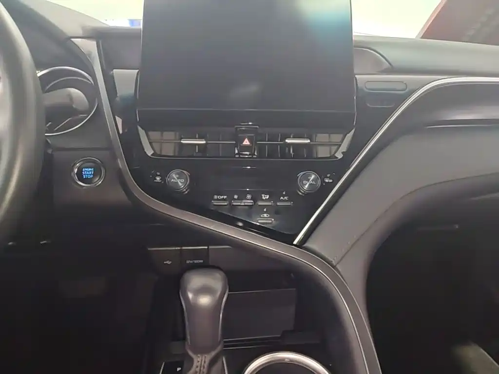 Toyota Camry 2021 2.0G Luxury