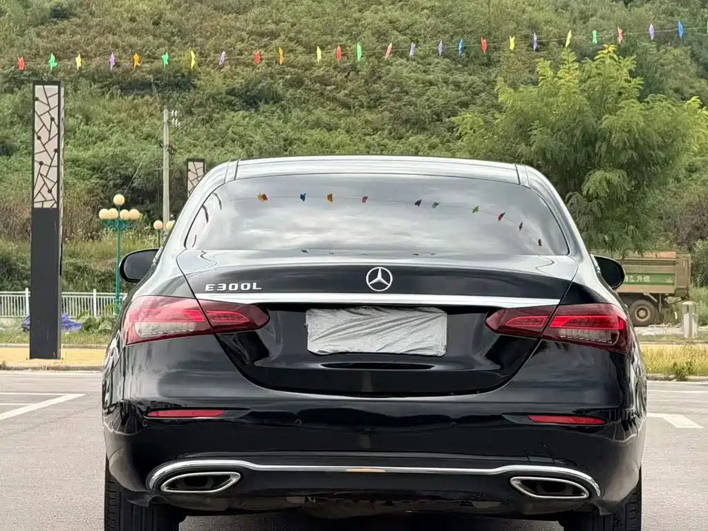 Mercedes-Benz E-Class — миниатюра 8