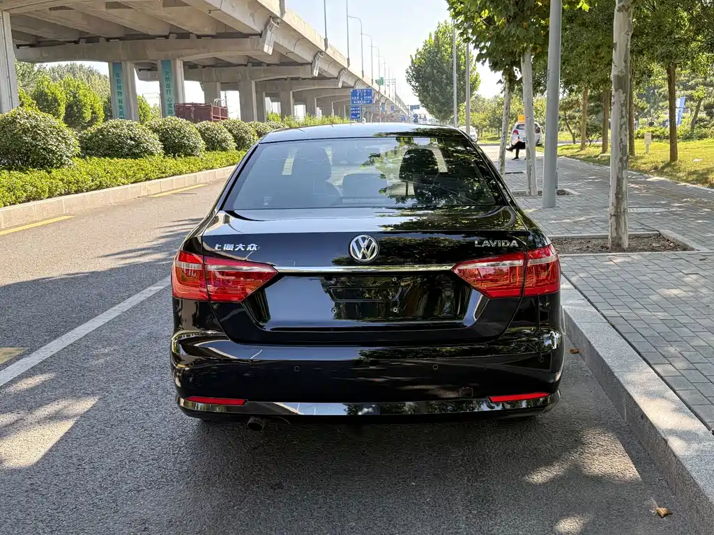 Volkswagen Lavida — миниатюра 5