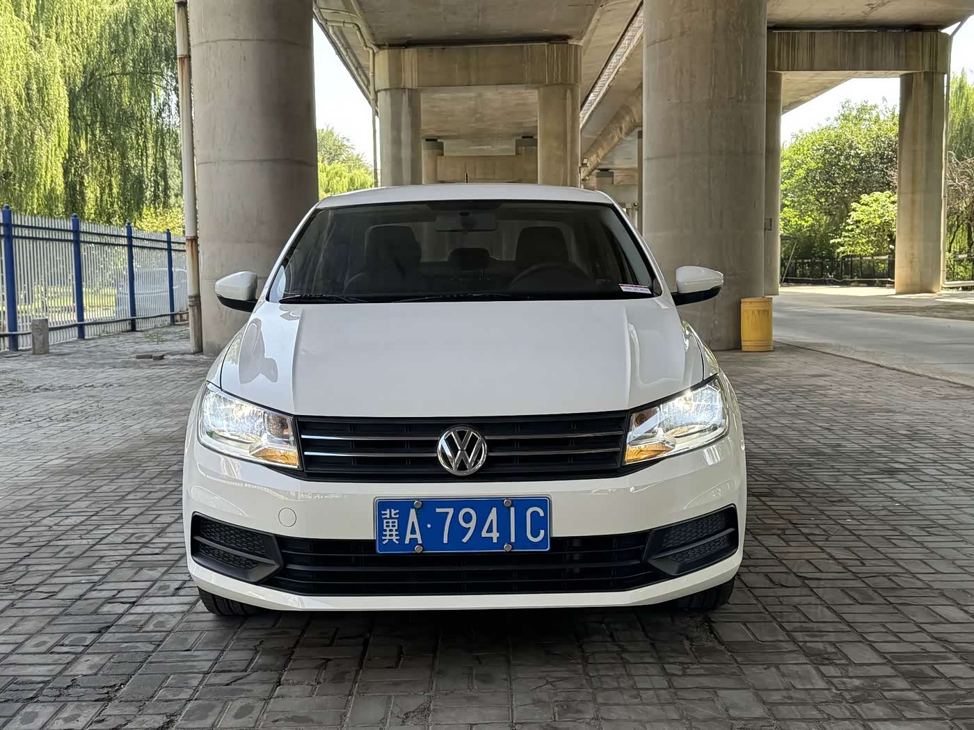 Volkswagen Santana 1.5 л 2022 г. Белый, пробег 38000 км