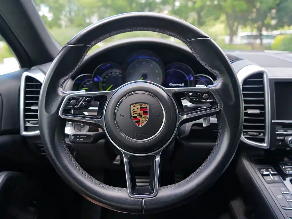 Porsche Cayenne Hybrid — миниатюра 6