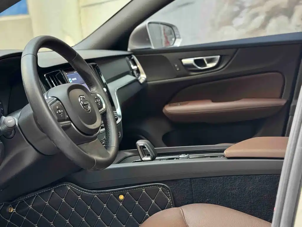 Volvo S60 2023 B4 Luxury