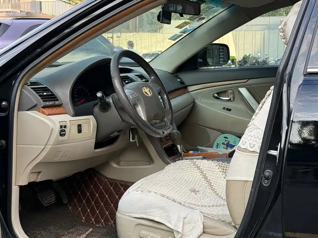 Toyota Camry — миниатюра 5