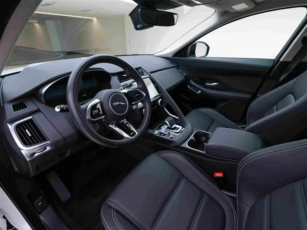 Jaguar E-PACE — миниатюра 12
