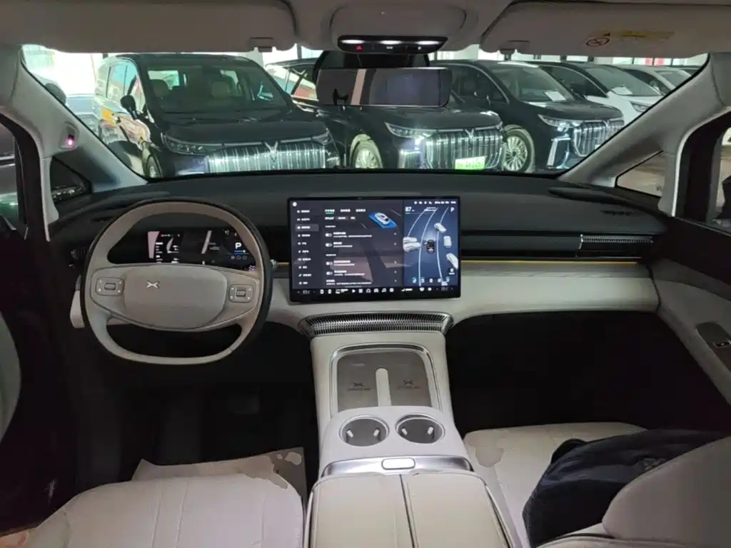 XPeng X9 — миниатюра 10