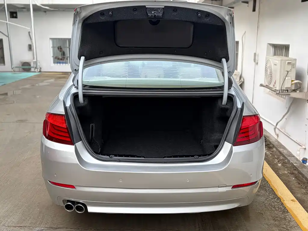 BMW 5 Series — миниатюра 17