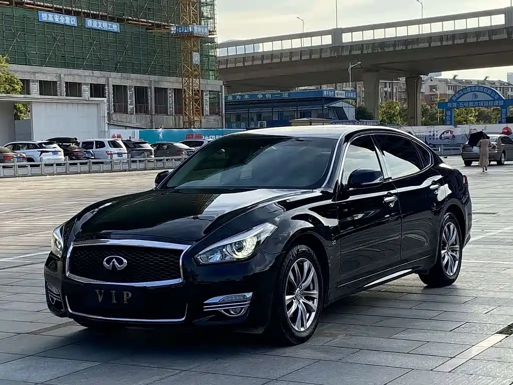 Infiniti Q70 2018