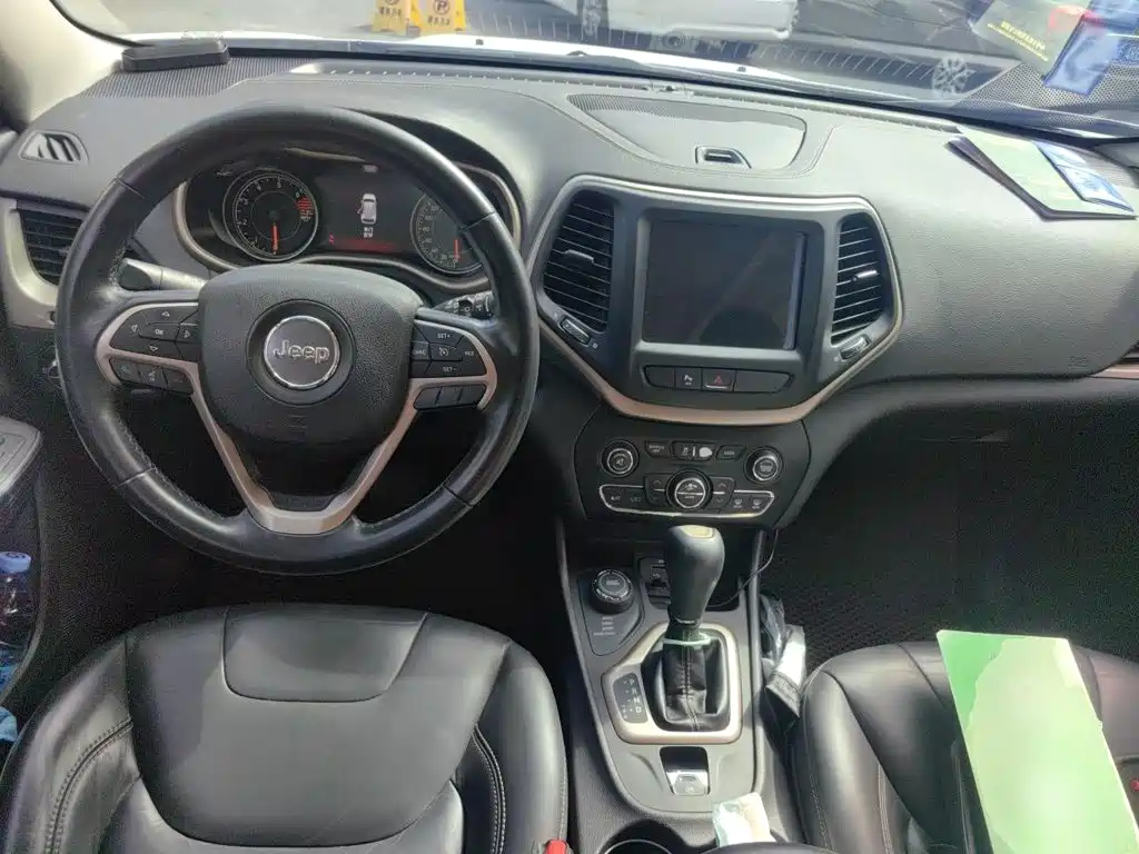 Jeep Cherokee — миниатюра 5