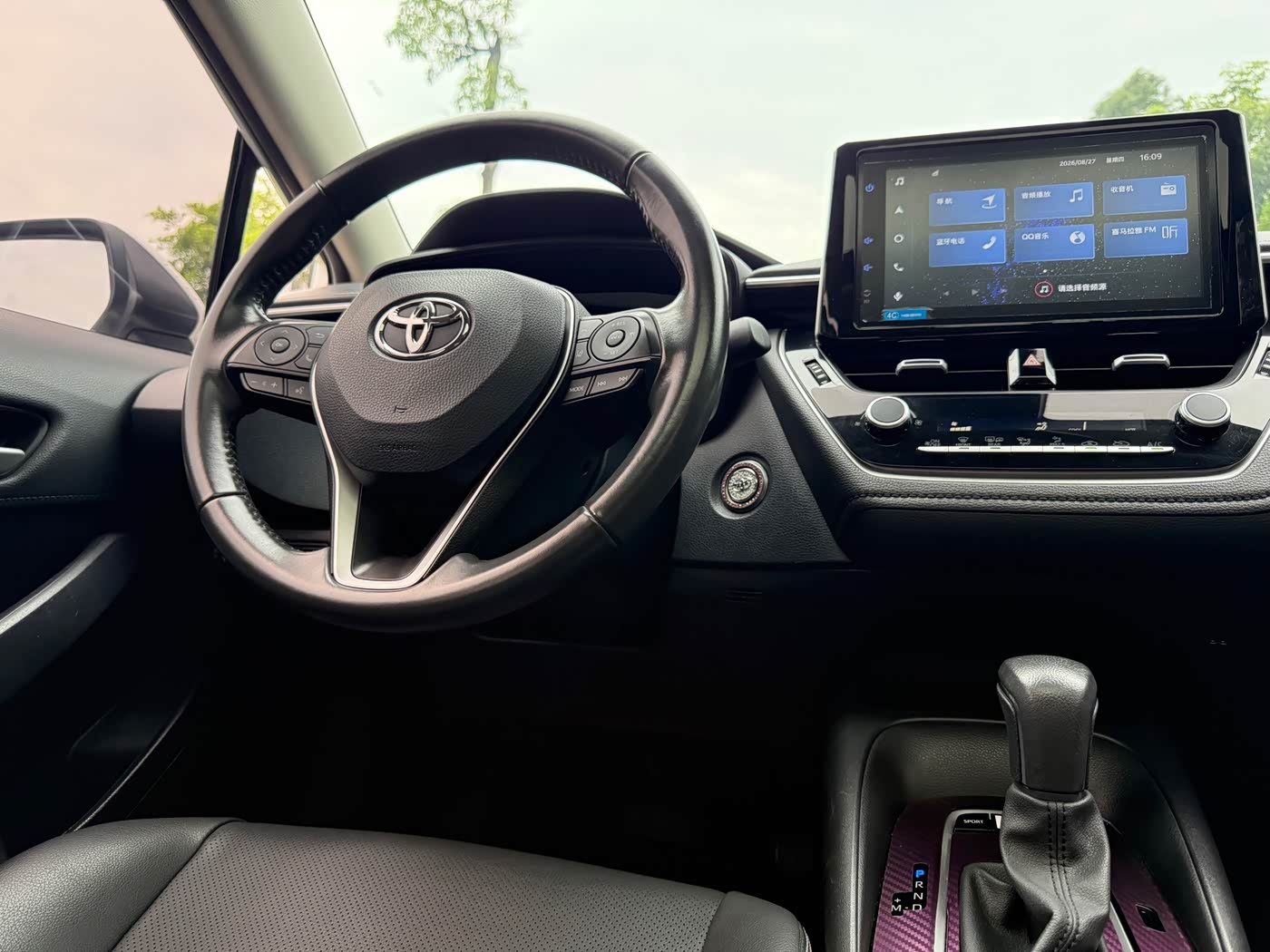 Toyota Corolla 1.2 л 2021 г. Белый, пробег 30000 км