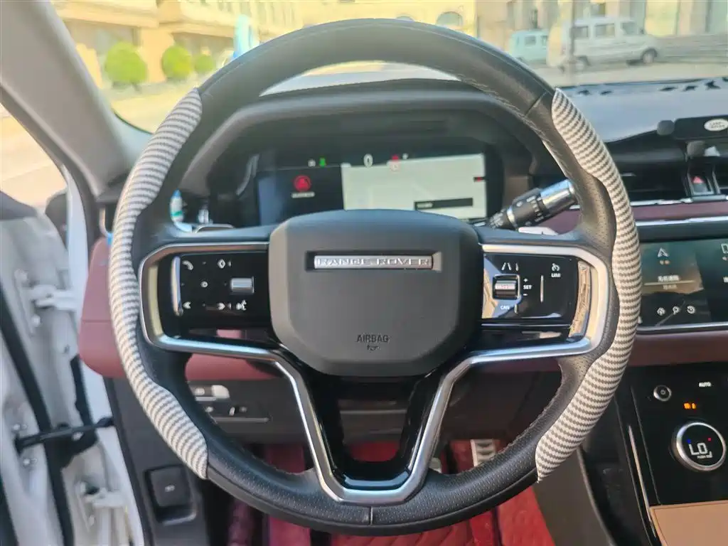 Land Rover Evoque PHEV — миниатюра 9
