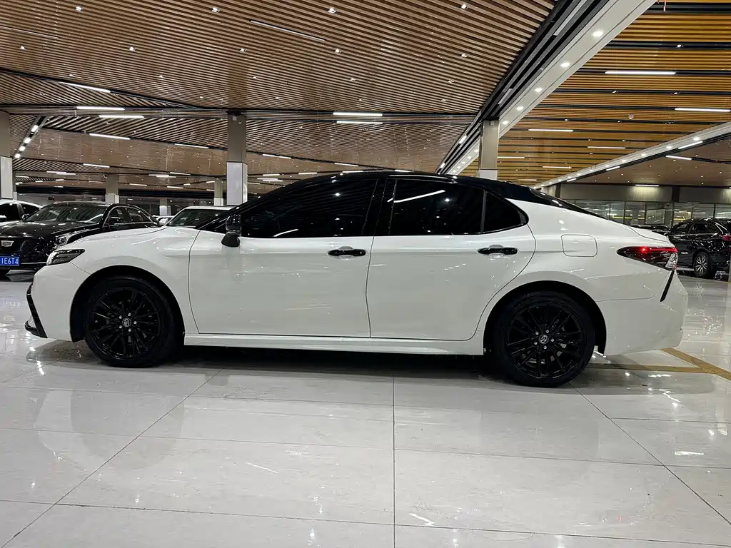 Toyota Camry — миниатюра 4