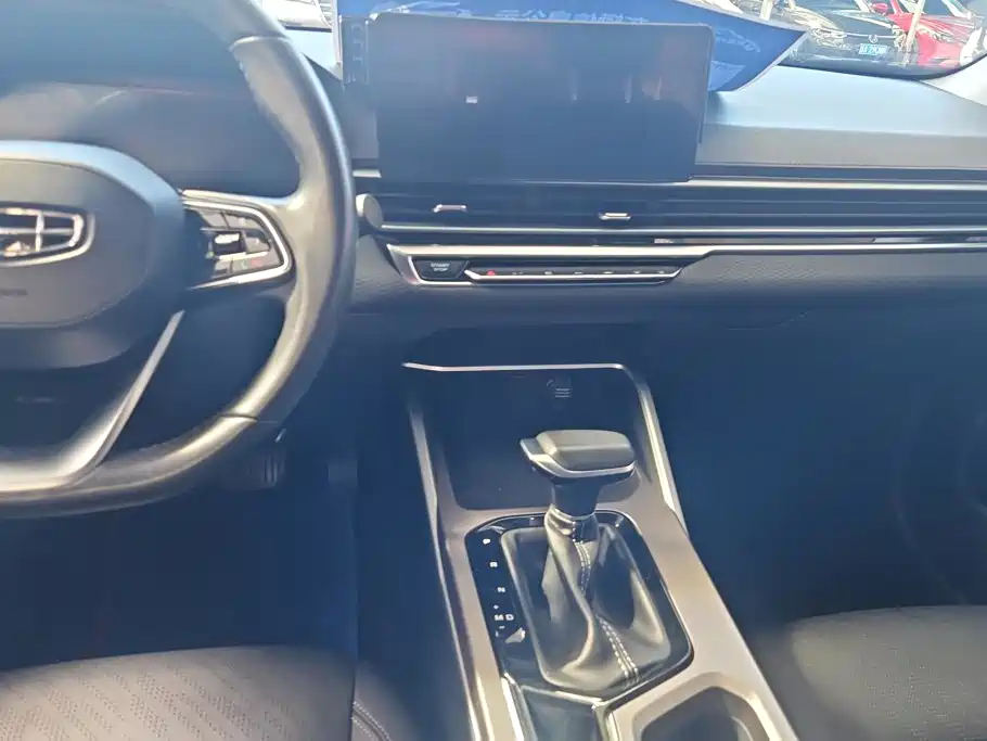Geely Emgrand — миниатюра 13