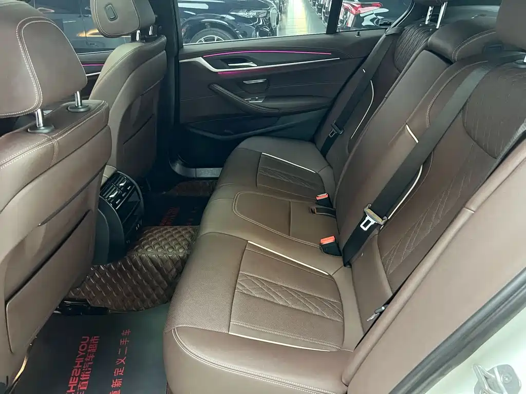 BMW 5 Series — миниатюра 9