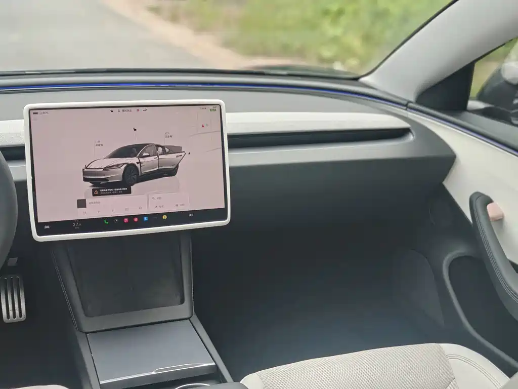 Tesla Model 3 — миниатюра 7