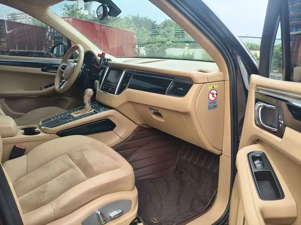 Porsche Macan — миниатюра 9