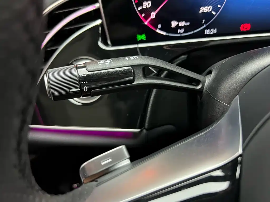 Mercedes-Benz E-Class — миниатюра 23