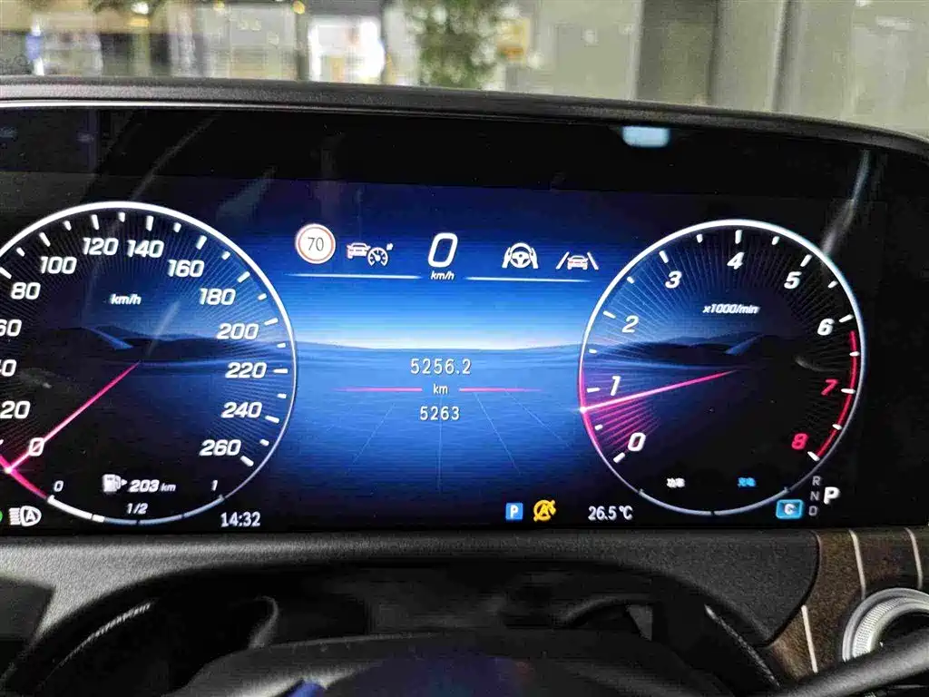 Mercedes-Benz E-Class — миниатюра 9