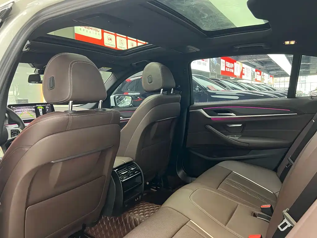BMW 5 Series — миниатюра 10