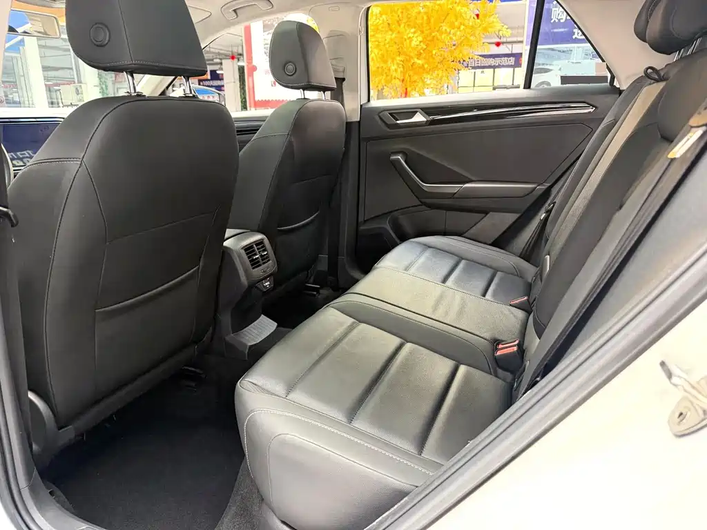 Volkswagen T-Roc — миниатюра 7