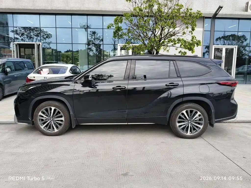 Toyota Crown Kluger — миниатюра 3