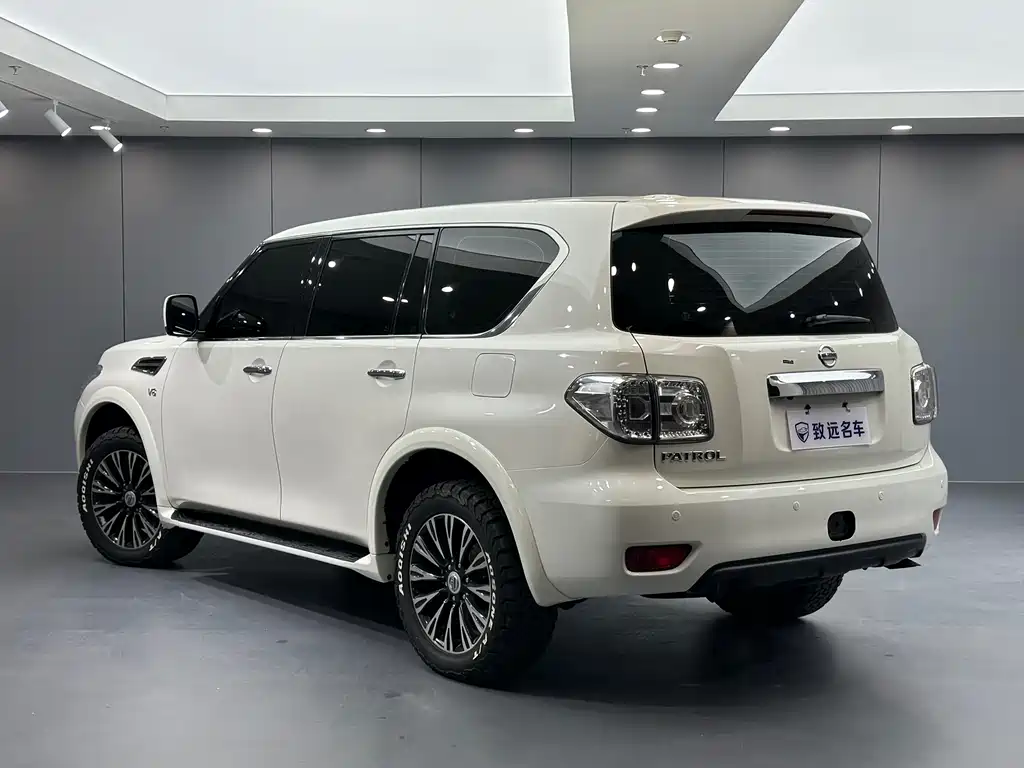 Nissan Patrol — миниатюра 6