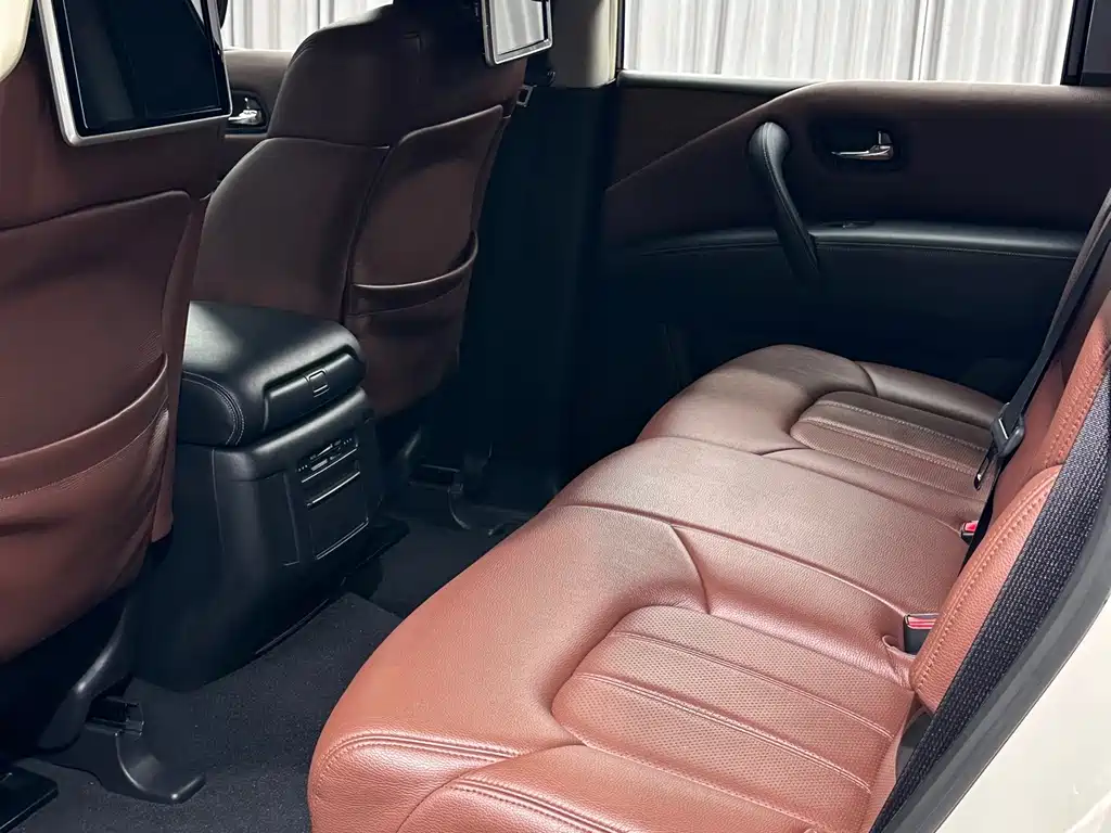 Nissan Patrol — миниатюра 16