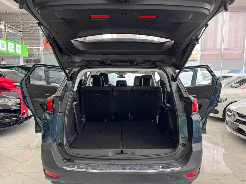 Peugeot 5008 — миниатюра 28