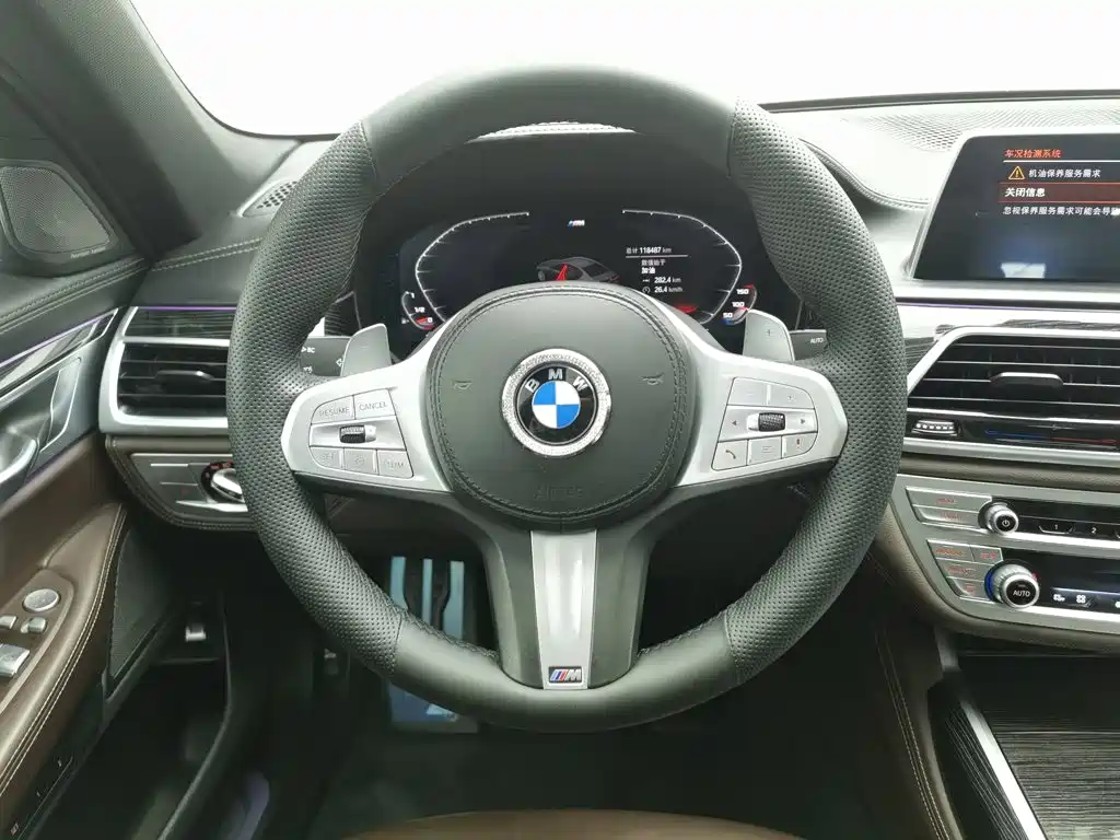 BMW 7 Series — миниатюра 11