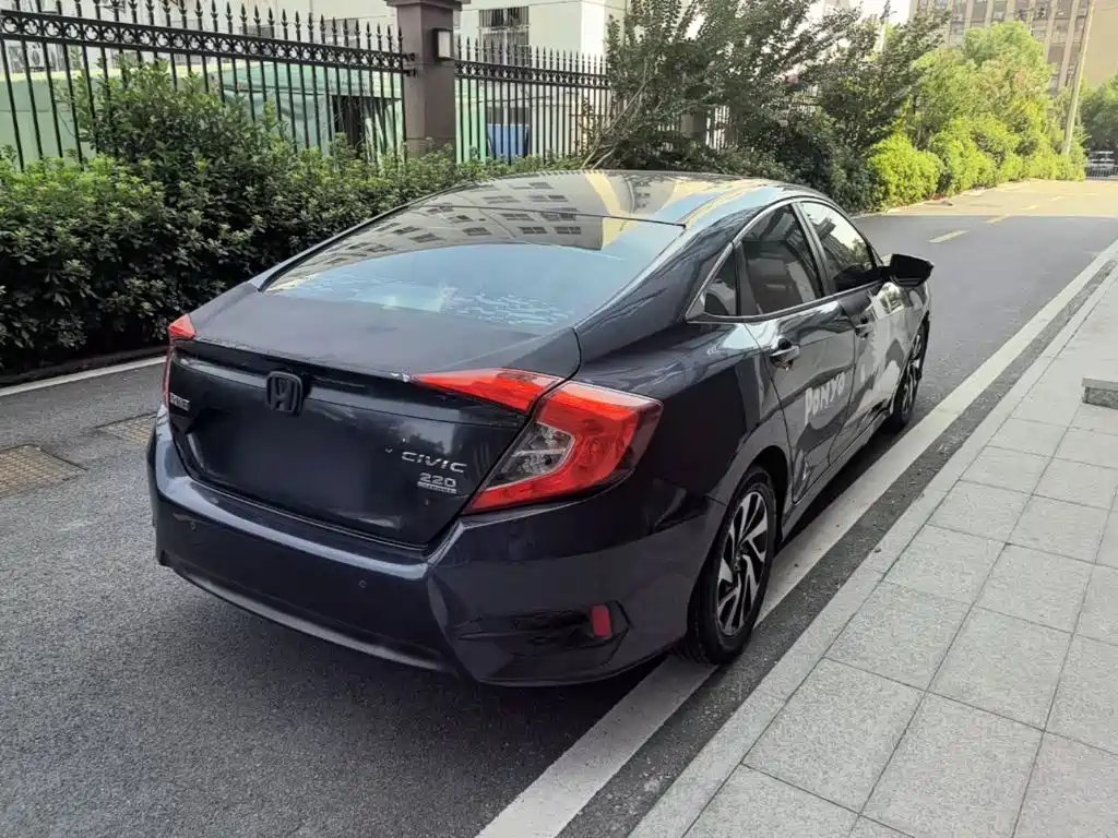 Honda Civic — миниатюра 7