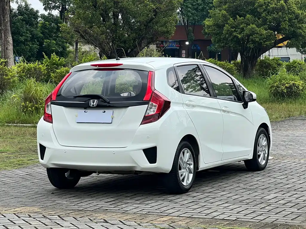 Honda Fit — миниатюра 8