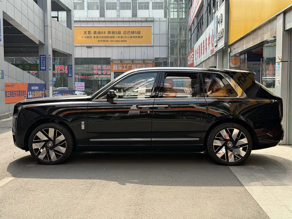 Rolls-Royce Cullinan — миниатюра 4