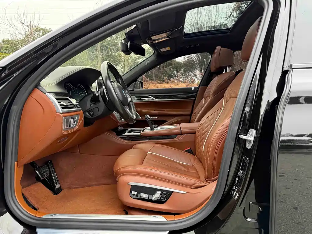 BMW 7 Series — миниатюра 9