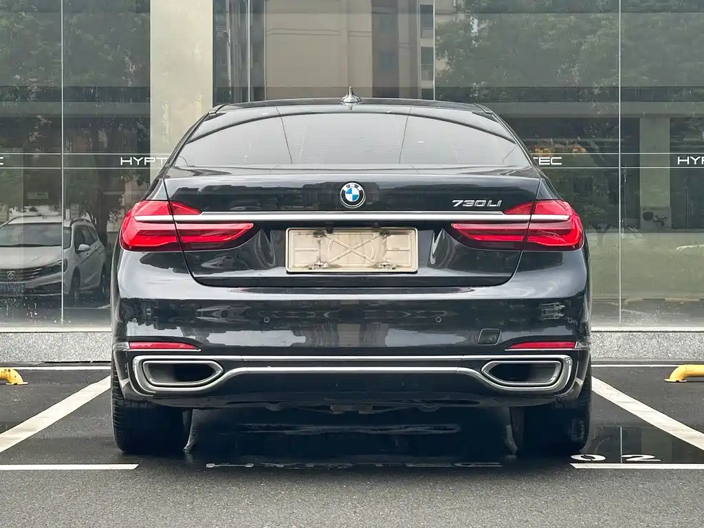 BMW 7 Series — миниатюра 4