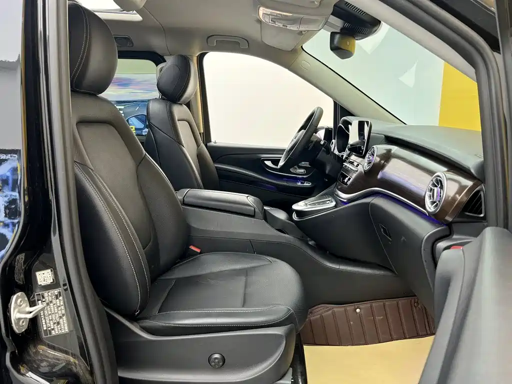 Mercedes-Benz V-Class — миниатюра 22