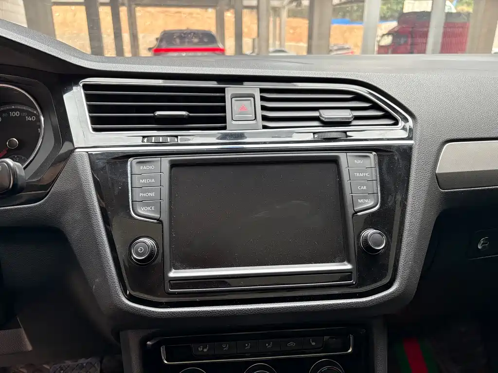 Volkswagen Tiguan L L 2018 380TSI AT Luxury